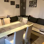 Die Wohnung Ist Zentral Gelegen Und Trotzdem Sehr Ruhig-Wg-Shared-Apartament-Is Not Detached Apartament-General Wc